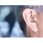 加齢に伴う聴力低下は認知症と関連か
