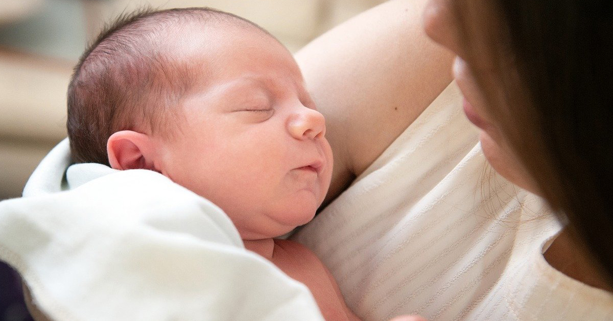 出産後の母親へのオピオイド処方、乳児の短期有害アウトカムに関連なし/BMJ
