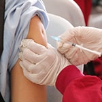 コロナワクチンとインフルワクチンで異なる、接種を躊躇する理由と…のイメージ