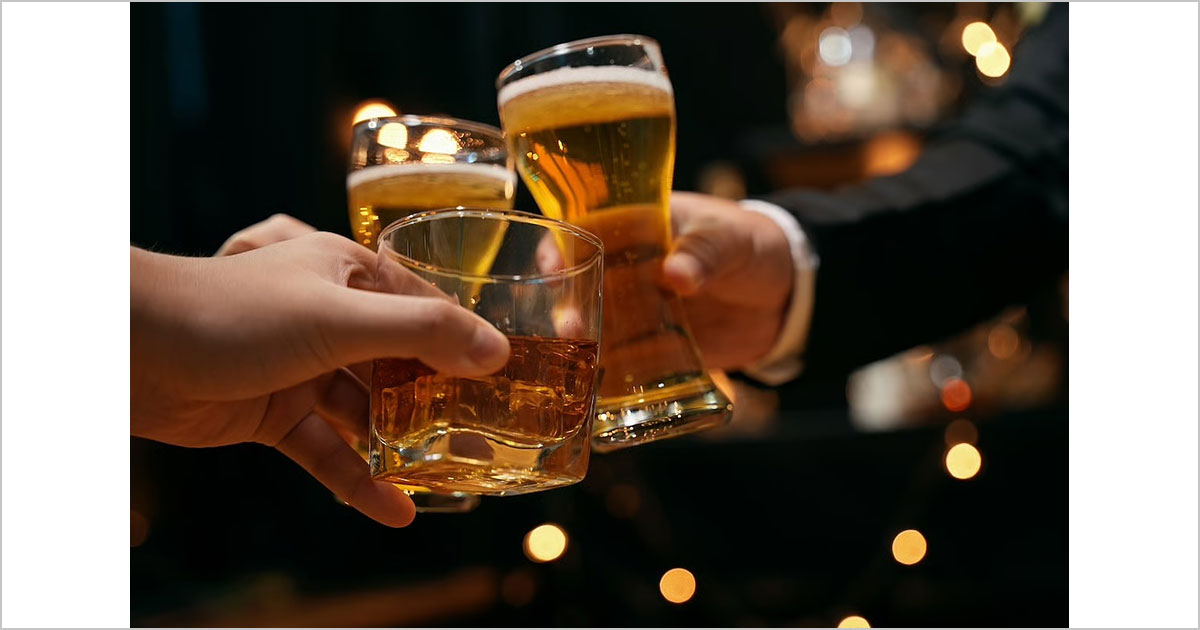 たとえ少量でも飲酒は認知症リスクを高める