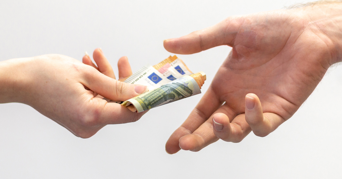 最低賃金を引き上げると自殺リスクは低下するか？