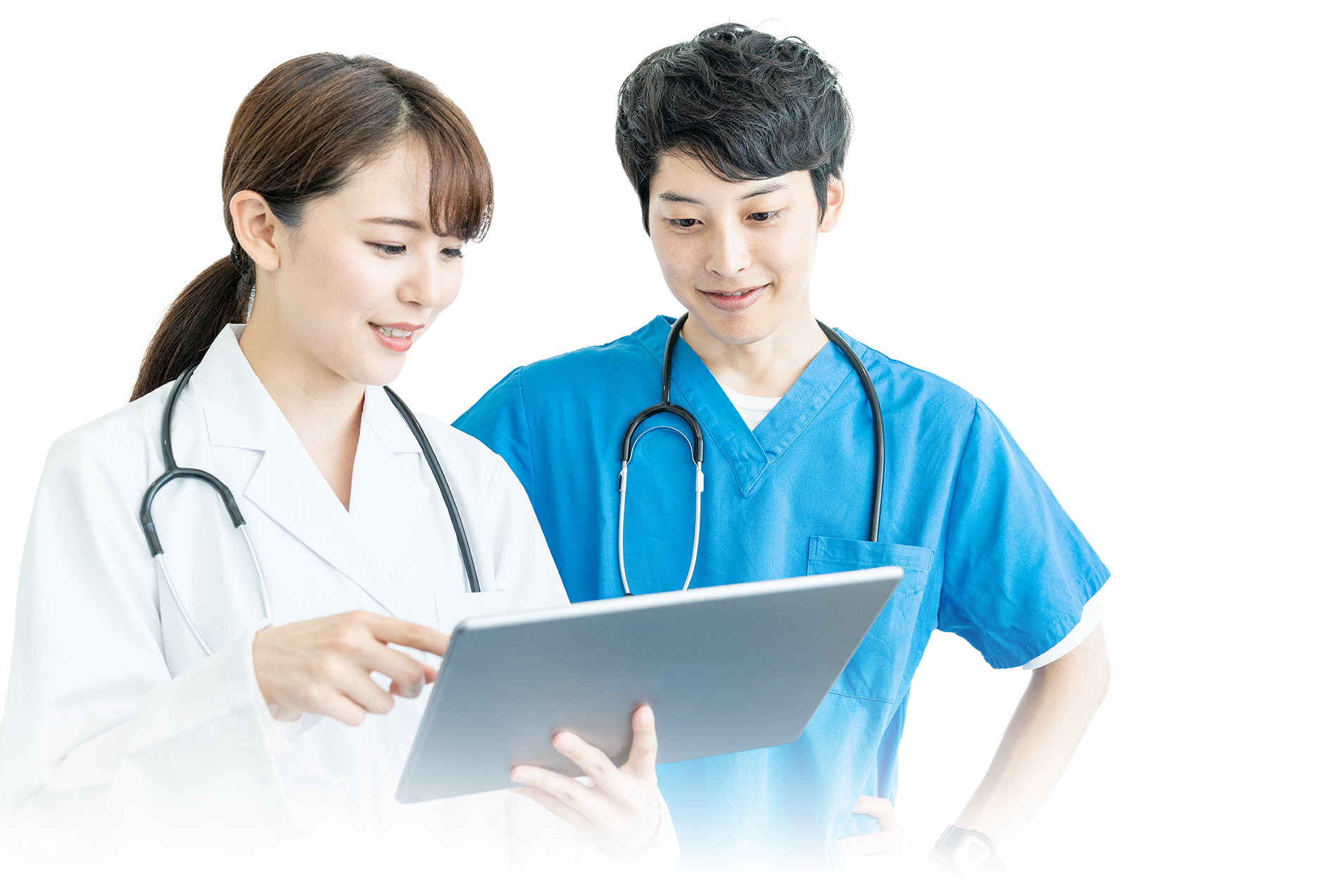 タブレットを囲む医師たちの様子