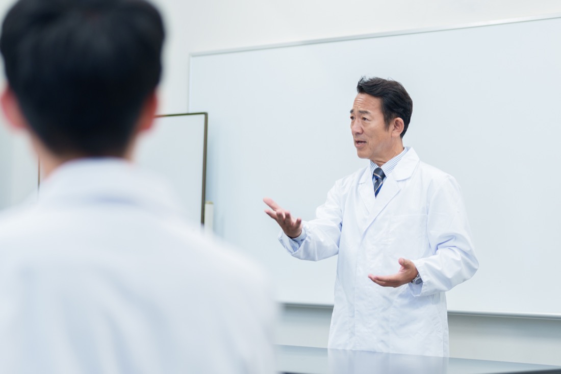 医師と患者の診察の様子